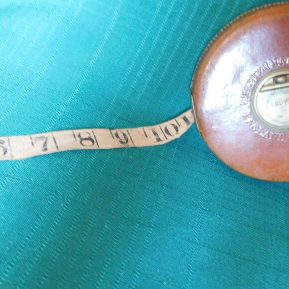 Vintage Chesterman Sheffield England brass leather cloth 50' measuring tape - Picture 6 of 9